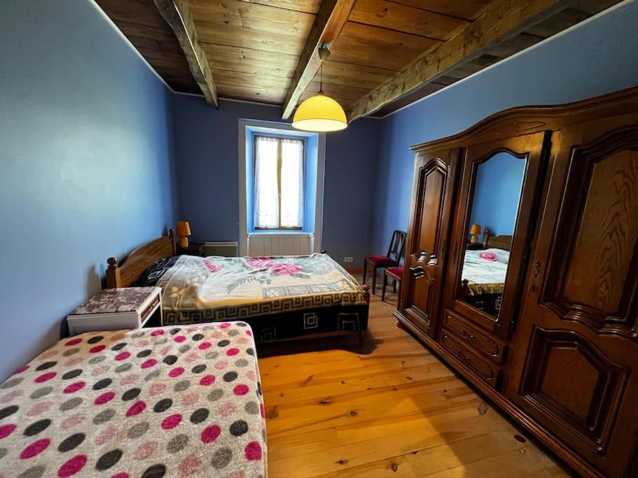 Gite A La Ferme Au Coeur De L'Auvergne Saint-Hippolyte  Εξωτερικό φωτογραφία